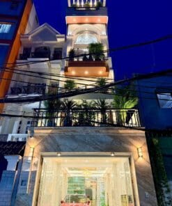 NHÀ PHỐ SMARTHOME THANG MÁY XÂY MỚI • SỬ DỤNG ĐIỆN NLMT GẦN CV LÀNG HOA P8